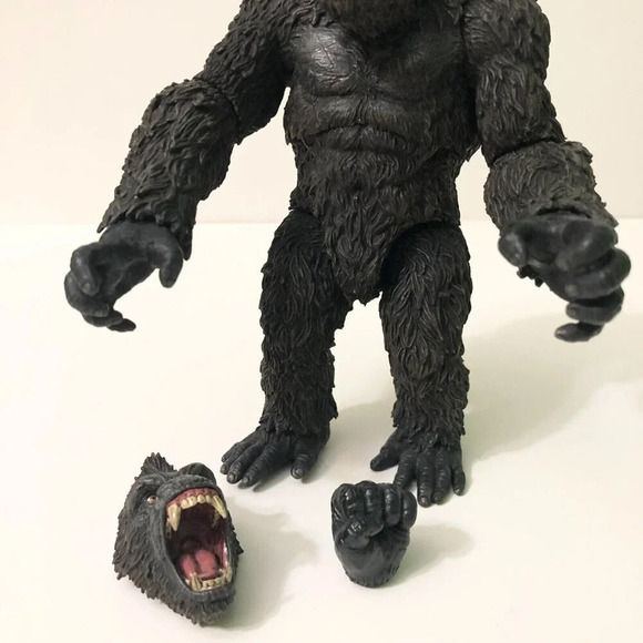 Mezco Toyz King Kong Skull Island Action Figure 7  Inch Tall Incomplete - Picture 3 of 16